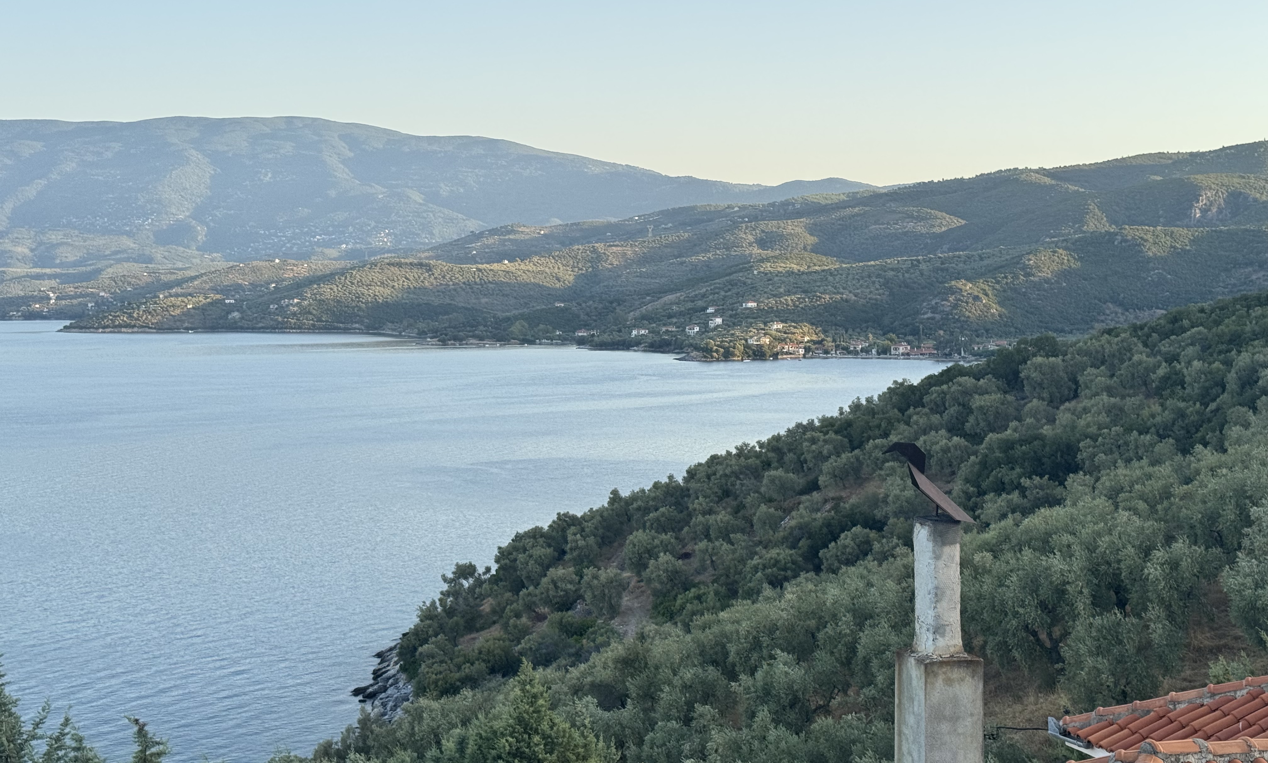 Aussicht über Lefókastro mit Nord-Pilion im Hintergrund